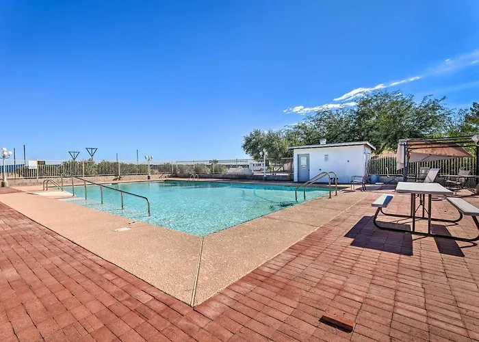 Arizona Desert Vacation W/ Pool Access!